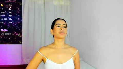 Snapshot of violetasotter chatting on April 2026 12:09:02 PM Violeta online show from April 2026 12:09:02 PM