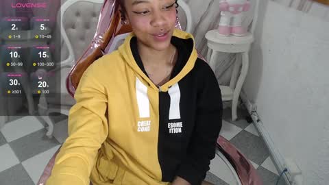 violeth_b online show from December 2024 04:21:01 PM