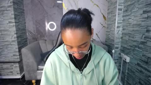 violeth_b online show from October 2025 12:49:02 PM