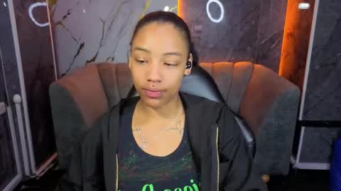 violeth_b online show from November 2025 01:11:02 PM