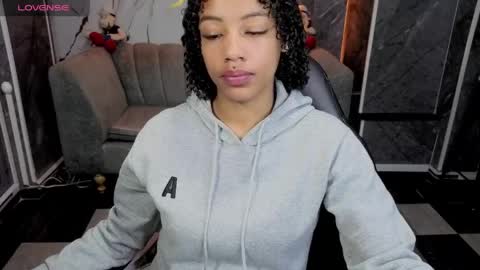 violeth_b online show from April 2026 01:18:01 PM