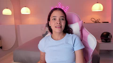 Snapshot of violeth_hill chatting on January 2025 03:17:02 AM Violeth Hill online show from January 2025 03:17:02 AM