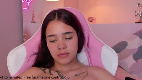 Snapshot of violeth_hill chatting on January 2025 08:51:02 AM Violeth Hill online show from January 2025 08:51:02 AM