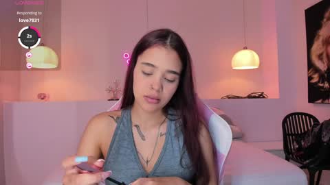 Snapshot of violeth_hill chatting on January 2025 08:17:02 PM Violeth Hill online show from January 2025 08:17:02 PM