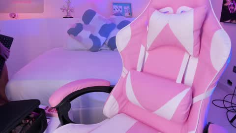 Snapshot of violeth_hill chatting on January 2025 08:36:02 PM Violeth Hill online show from January 2025 08:36:02 PM