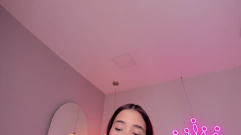 Snapshot of violeth_hill chatting on February 2025 08:42:02 PM Violeth Hill online show from February 2025 08:42:02 PM