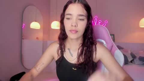 Snapshot of violeth_hill chatting on February 2025 08:56:01 PM Violeth Hill online show from February 2025 08:56:01 PM