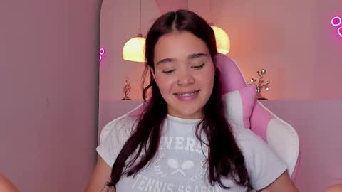 Snapshot of violeth_hill chatting on February 2025 11:04:02 PM Violeth Hill online show from February 2025 11:04:02 PM