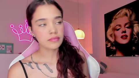 Snapshot of violeth_hill chatting on February 2025 09:03:02 PM Violeth Hill online show from February 2025 09:03:02 PM