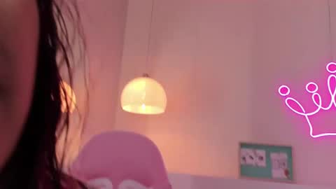 Snapshot of violeth_hill chatting on February 2025 08:00:01 PM Violeth Hill online show from February 2025 08:00:01 PM