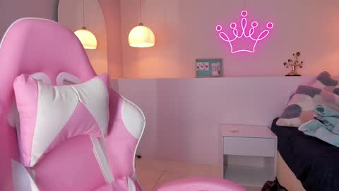 Snapshot of violeth_hill chatting on February 2025 07:30:01 PM Violeth Hill online show from February 2025 07:30:01 PM