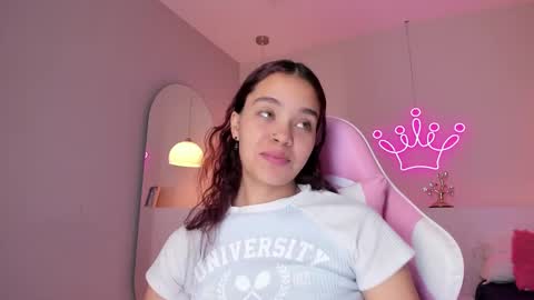 Snapshot of violeth_hill chatting on March 2025 08:10:02 PM Violeth Hill online show from March 2025 08:10:02 PM