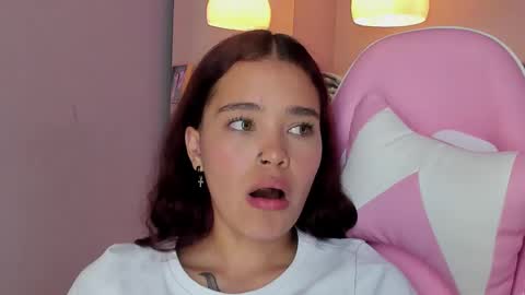 Snapshot of violeth_hill chatting on March 2025 10:24:01 PM Violeth Hill online show from March 2025 10:24:01 PM