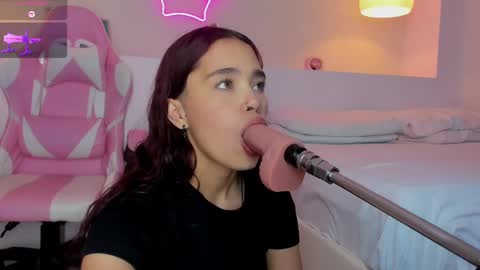 Snapshot of violeth_hill chatting on March 2025 08:09:02 PM Violeth Hill online show from March 2025 08:09:02 PM