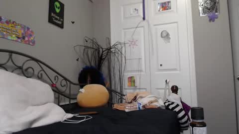 Violet Hooper online show from January 2025 05:05:01 PM