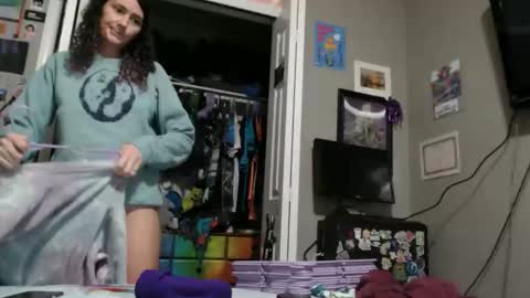 Violet Hooper online show from April 2026 06:53:01 PM