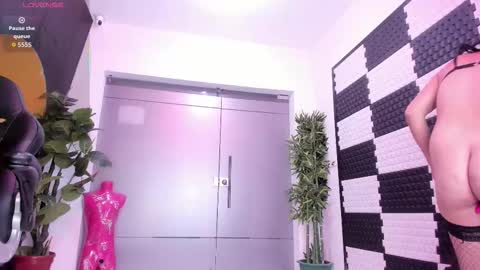 VioletLux online show from November 2025 08:33:02 PM