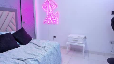 Snapshot of violetrousse chatting on January 2025 06:41:02 PM Violet Rousse online show from January 2025 06:41:02 PM