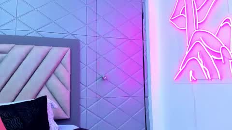 Snapshot of violetrousse chatting on January 2025 03:37:01 PM Violet Rousse online show from January 2025 03:37:01 PM