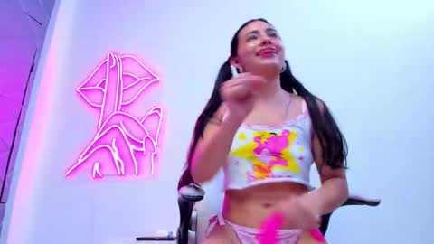 Snapshot of violetrousse chatting on January 2025 10:30:02 PM Violet Rousse online show from January 2025 10:30:02 PM