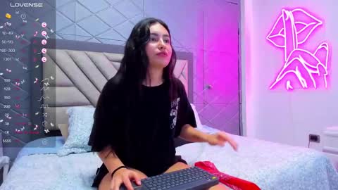 Snapshot of violetrousse chatting on January 2025 06:47:01 PM Violet Rousse online show from January 2025 06:47:01 PM