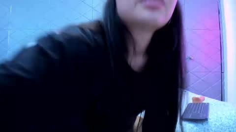 Snapshot of violetrousse chatting on February 2025 03:36:02 PM Violet Rousse online show from February 2025 03:36:02 PM