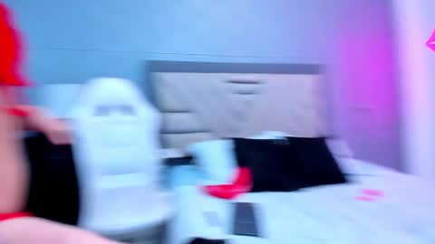 Snapshot of violetrousse chatting on February 2025 01:01:01 PM Violet Rousse online show from February 2025 01:01:01 PM