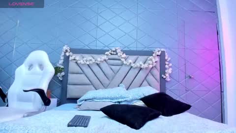 Snapshot of violetrousse chatting on February 2025 07:52:01 PM Violet Rousse online show from February 2025 07:52:01 PM