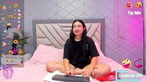 Snapshot of violetrousse chatting on February 2025 06:26:02 PM Violet Rousse online show from February 2025 06:26:02 PM