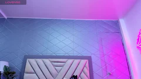 Snapshot of violetrousse chatting on February 2025 03:32:02 PM Violet Rousse online show from February 2025 03:32:02 PM