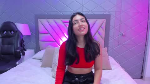 Snapshot of violetrousse chatting on September 2025 02:28:01 PM Violet Rousse online show from September 2025 02:28:01 PM