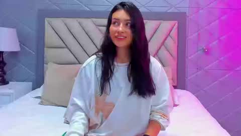 Snapshot of violetrousse chatting on September 2025 04:09:05 PM Violet Rousse online show from September 2025 04:09:05 PM