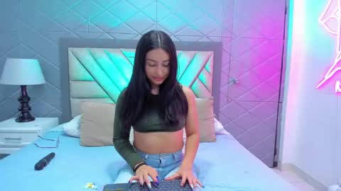 Snapshot of violetrousse chatting on September 2025 04:54:01 PM Violet Rousse online show from September 2025 04:54:01 PM