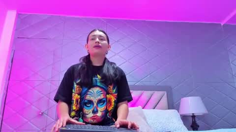 Snapshot of violetrousse chatting on October 2025 02:47:02 PM Violet Rousse online show from October 2025 02:47:02 PM