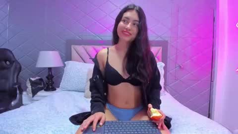Snapshot of violetrousse chatting on October 2025 03:14:01 PM Violet Rousse online show from October 2025 03:14:01 PM