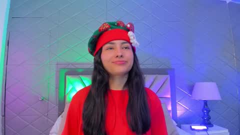 Snapshot of violetrousse chatting on December 2025 04:45:01 PM Violet Rousse online show from December 2025 04:45:01 PM