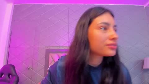 Violet Rousse online show from December 2025 05:52:02 PM