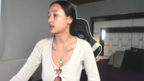 violetskinny online show from December 2025 07:44:01 PM