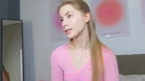 Snapshot of violetswone chatting on February 2026 05:08:02 AM VioletSwone online show from February 2026 05:08:02 AM