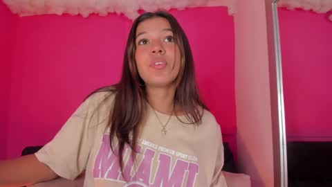 violett_24_ online show from March 2025 06:33:01 PM