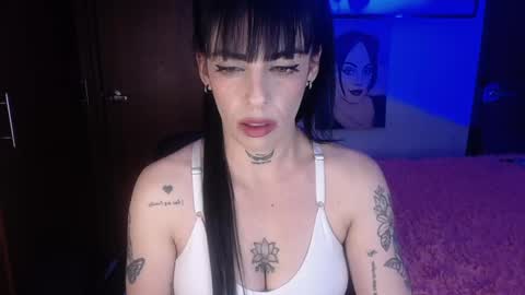 violett  Independent model online show from November 2025 02:11:01 AM