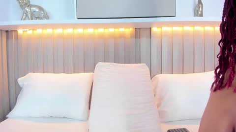 Violett  online show from September 2025 07:52:01 PM