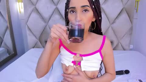 Snapshot of violett_rabbit_ chatting on February 2026 08:35:02 PM Violett online show from February 2026 08:35:02 PM