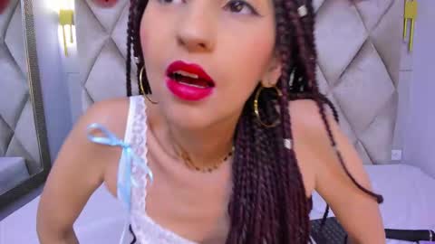 Snapshot of violett_rabbit_ chatting on February 2026 08:27:01 PM Violett online show from February 2026 08:27:01 PM