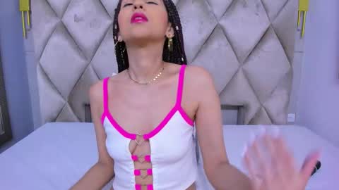 Snapshot of violett_rabbit_ chatting on February 2026 08:19:02 PM Violett online show from February 2026 08:19:02 PM