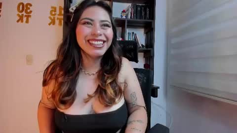 Snapshot of violett_red chatting on June 2026 10:56:02 PM Violeta online show from June 2026 10:56:02 PM