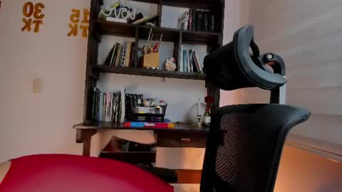 Snapshot of violett_red chatting on June 2026 04:02:02 AM Violeta online show from June 2026 04:02:02 AM