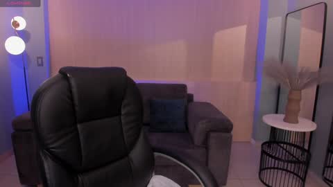 Snapshot of violettcastel chatting on February 2025 05:26:02 PM Violett Castel online show from February 2025 05:26:02 PM