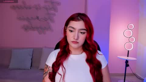 Snapshot of violettcastel chatting on October 2025 07:11:02 PM Violett Castel online show from October 2025 07:11:02 PM