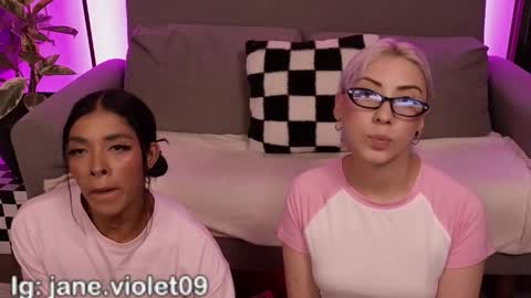 Violet online show from December 2025 01:32:02 AM